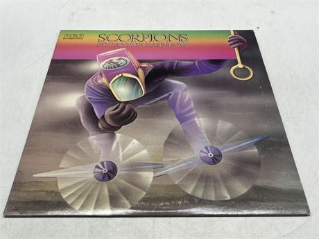 SCORPIONS - FLY TO THE RAINBOW - NEAR MINT (NM)
