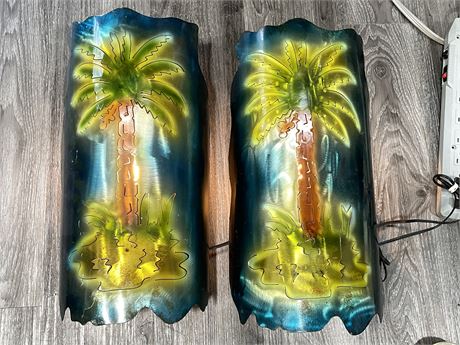 METAL PALM TREE ENGRAVED LAMPS 19”x9”