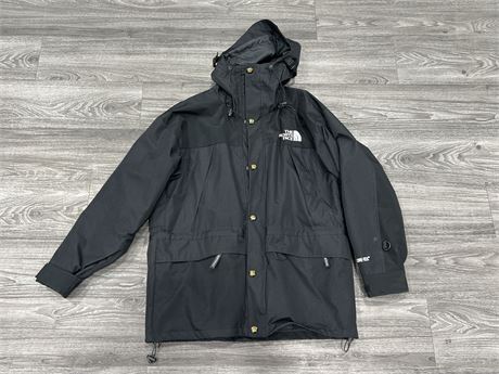 THE NORTH FACE MENS GORE-TEX JACKET SIZE M (FITS LARGE)