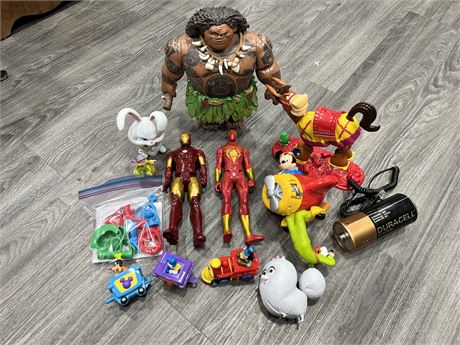 LOT OF COLLECTABLE TOYS / FIGURES