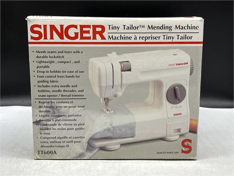 SINGER TINY TAYLOR SEWING MACHINE