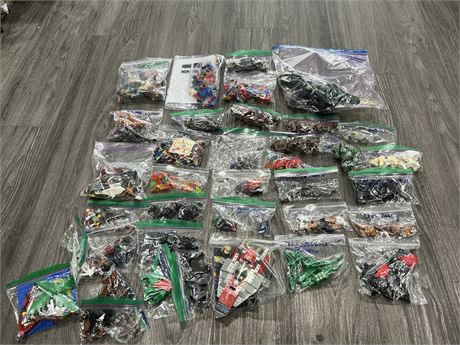 LOT OF MISC LEGO / FIGURES - MANY ANIMAL LEGO FIGURES