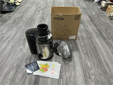 NEVER USED ALCOK AMR516 ELECTRIC JUICER W/ ACCESSORIES