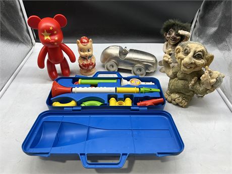 COLLECTABLE LOT - FISHER PRICE, VINTAGE PIGGY BANK, ETC