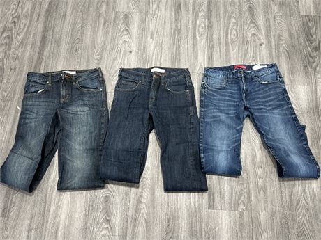 3 PAIRS OF JEANS - 2 ARE 30x32 / OTHER IS 31x30