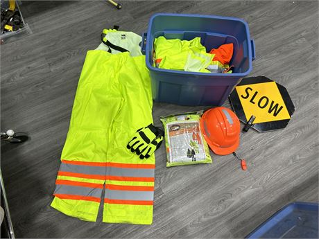 TOTE OF REFLECTIVE CLOTHING AND CONSTRUCTION GEAR - ASSORTED SIZES
