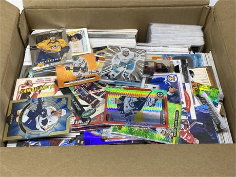 LARGE BOX OF ASSORTED HOCKEY CARDS