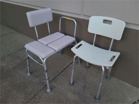 2 BATH TURBE SAFETY CHAIRS