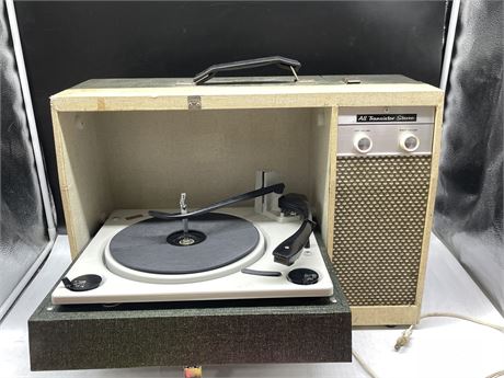 RCA VICTOR FOLDOUT TURNTABLE STEREO