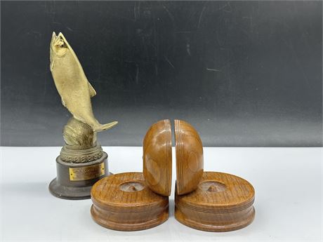 ART CRAFTS FINEST SELECTED OAK BOOK ENDS W/VANCOUVER FISHING TROPHY (9”)