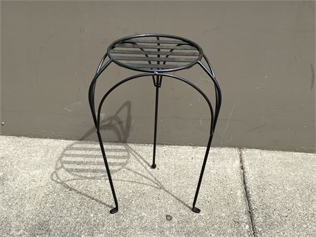 WROUGHT IRON PLANT STAND (2ft tall)