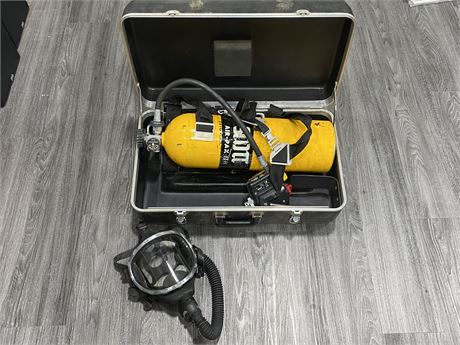 SCOTT AIR PAK SELF CONTAINED BREATHING EQUIPMENT COMES W/ MASK, TANK, REGULATOR