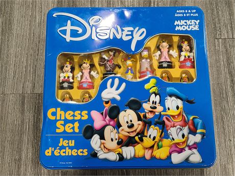 DISNEY MICKEY MOUSE 3-D CHESS SET IN METAL CASE (Mint) 2003