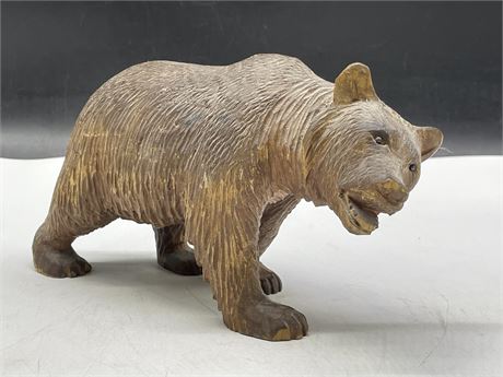 VINTAGE CARVED GRIZZLY BEAR (9”x5”)