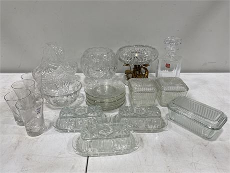 LARGE LOT OF CRYSTAL / GLASS DISH WARE