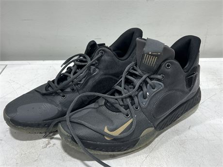 KEVIN DURANT SIZE 9 BASKETBALL SHOES