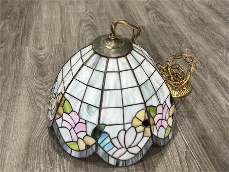 BEAUTIFUL VINTAGE STAINED GLASS HANGING LIGHT (15” wide)