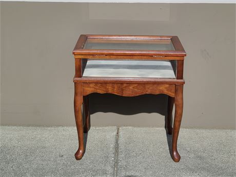 MAHOGANI SHOWCASE SIDE TABLE (22"x17" & 23"high)