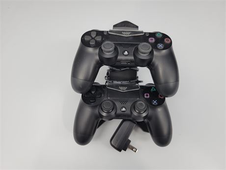 2 PS4 CONTROLLER WITH CHARGER