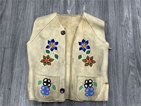 VINTAGE FIRST NATIONS BEAD WORK HIDE VEST - SMALL