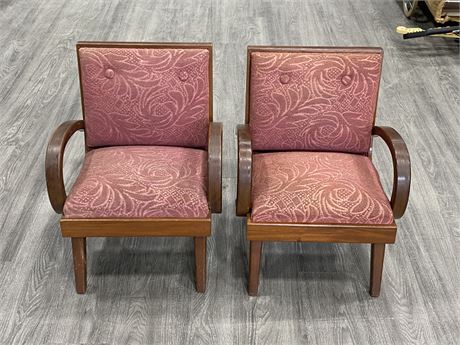 PAIR OF EARLY SALESMAN SAMPLE CHILDREN’S CHAIRS (19”X22”)