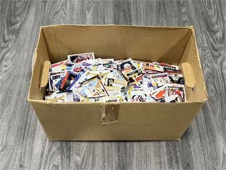 LARGE LOT OF NHL CARDS