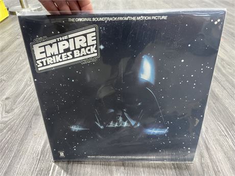 STAR WARS EMPIRE STRIKES BACK LP - VG (Slightly scratched)