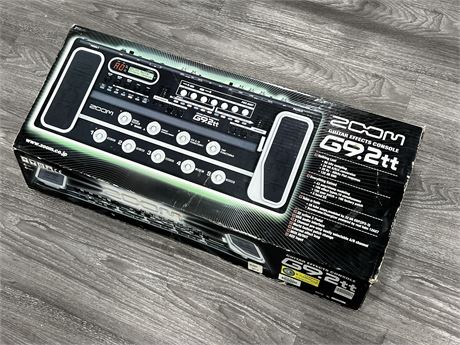 ZOOM GUITAR EFFECTS CONSOLE 69.2TT IN BOX