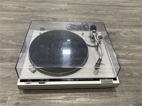 TECHNICS SL-B1 TURNTABLE - JUST SERVICED / EVERYTHING WORKING GREAT