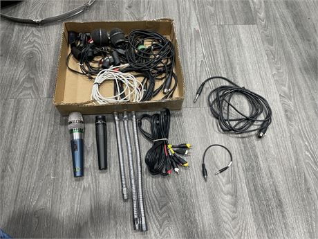 FLAT OF CABLES, MICS, MIC HOLDERS & STAND EXTENSIONS