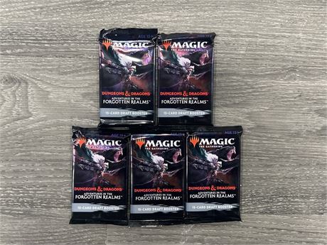 5 SEALED MAGIC THE GATHERING - DUNGEONS & DRAGONS FORGOTTEN REALMS BOOSTERS