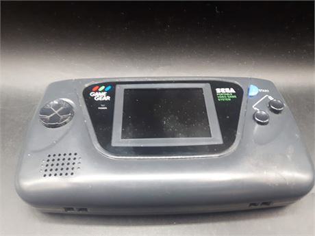 GAME GEAR CONSOLE - PLAYS GAMES & WORKS - VOLUME DOES NOT WORK - AS IS