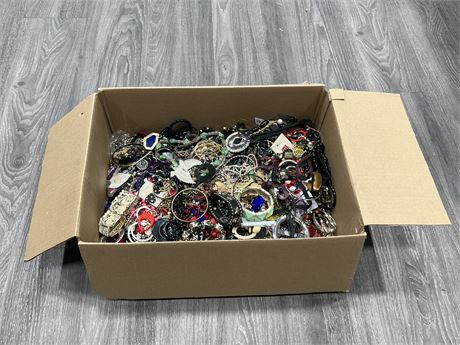 LARGE BOX OF QUALITY COSTUME JEWELRY