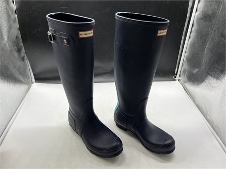 HUNTER RUBBER BOOTS SIZE 8 - $200 WHEN NEW