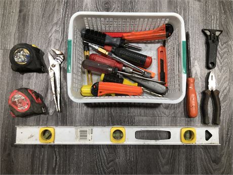 LOT OF HAND TOOLS AND LEVEL