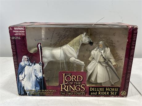 LORD OF THE RINGS THE TWO TOWERS FIGURE IN BOX (2002)