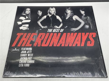 2018 THE BEST OF THE RUNAWAYS - MINT (M)