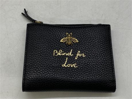 GUCCI BLACK LEATHER BLIND FOR LOVE BEE ACCENT WALLET