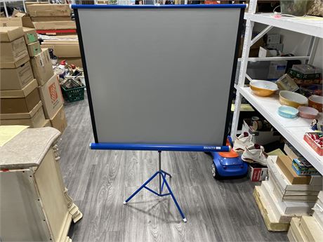 FOLDABLE PROJECTOR SCREEN