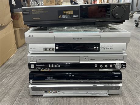 5 DVD / VHS PLAYERS - UNTESTED AS IS