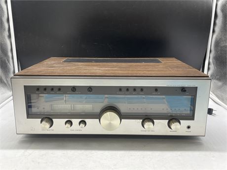 VINTAGE 1970’S LUXMAN R-1050 STEREO RECEIVER