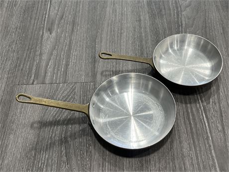 2 VINTAGE COPPER PANS (Widest diameter is 6.5”)