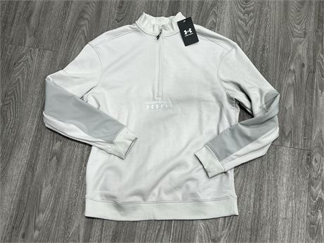 (NEW) MENS UNDERARMOUR HALF ZIP PULL OVER SIZE M RETAIL $110