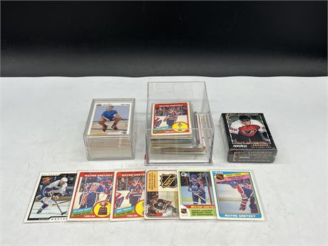 LOT OF GRETZKY, BURE, LINDROS & ECT CARDS
