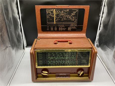1950s HALLICRAFTER WORLD WIDE RADIO IN MINT CONDITION - WORKS
