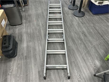 EXTENDABLE STRAIGHT LADDER - SPECS IN PHOTOS