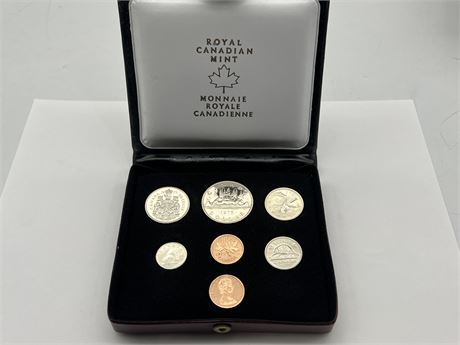 ROYAL CANADIAN MINT 1975 COIN SET IN CASE