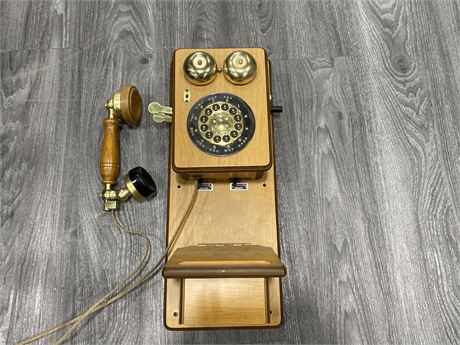 VINTAGE WALL TELEPHONE (20’ x 8’)