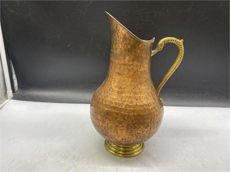 EARLY HAND HAMMERED COPPER JUG (1FT)