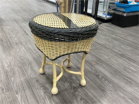 VINTAGE WICKER END TABLE WITH GLASS TOP - 21” ROUND X 24” TALL